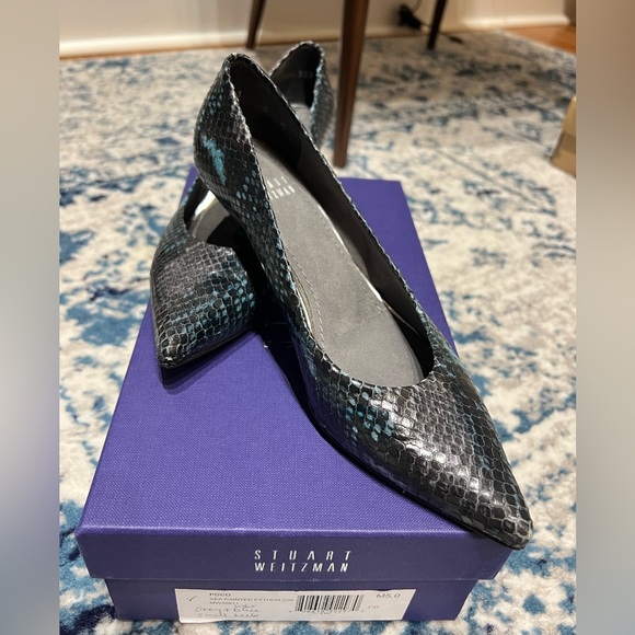 Beautiful sea painted python color, Stuart Weitzman shoes , size 5 - Picture 8 of 9